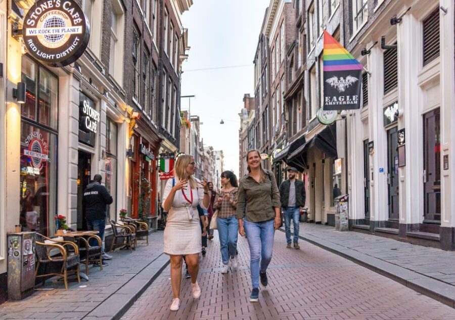 Amsterdam: Red Light District & City Tour German or English - Coffee shop and food-district hints: how the tour sets you up to explore