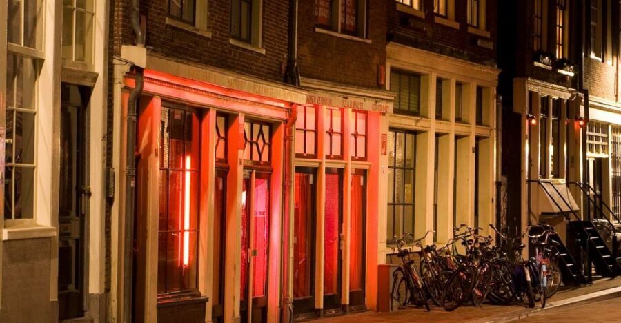 Amsterdam Red Light District tour with a local guide - Why this 2-hour Red Light District walk makes sense