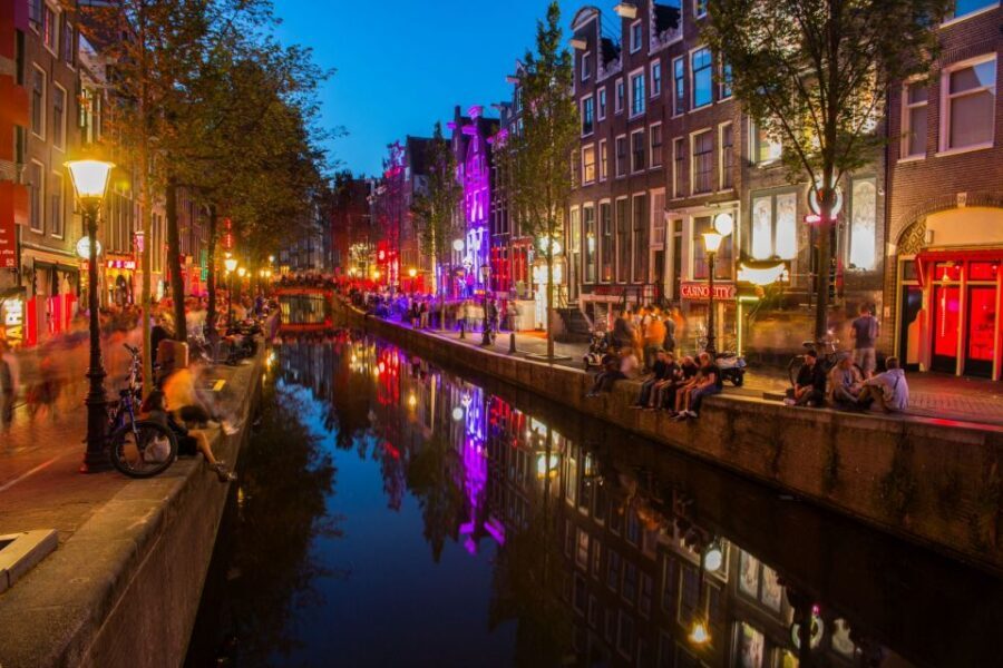 Amsterdam: Red Light District Walking Tour - Starting Point Energy: A 2-Hour Rhythm That Works