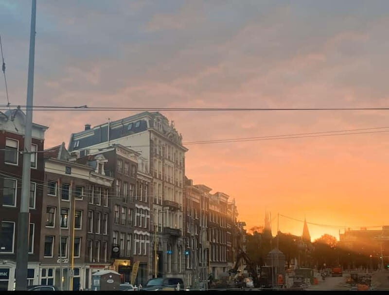 Amsterdam: Red light tour in German/English for groups of 4 people or more - German and English guide: how the language shapes the experience