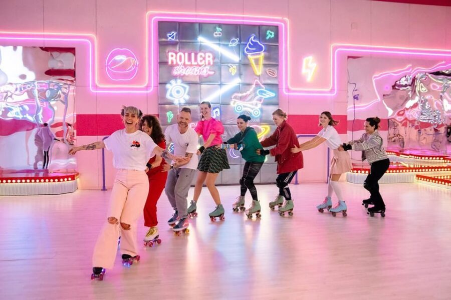 Amsterdam: Roller Dreams & Amsterdam Nightlife Experience - What this feels like in real life