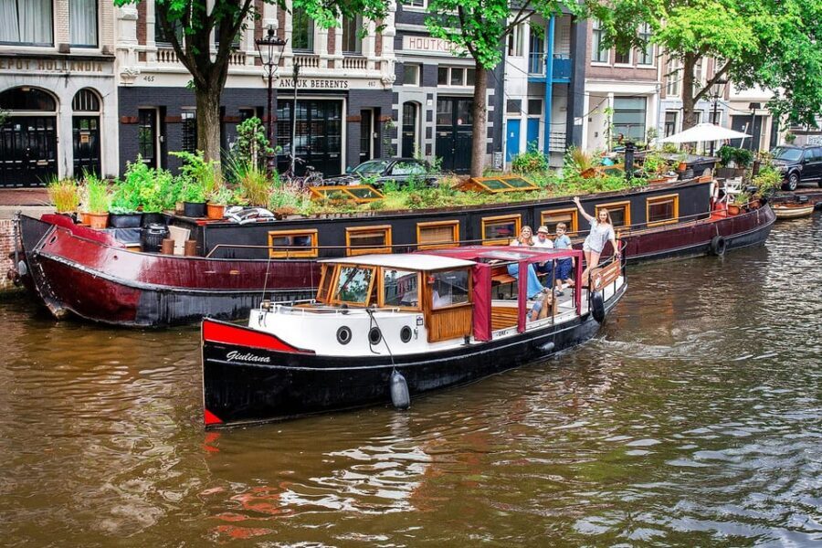 Amsterdam: Small-Group Canal Cruise incl. Drinks and Snacks - Where you start: Keizersgracht 196 and the easy-to-miss dock