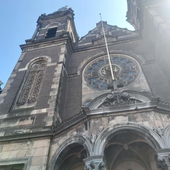Amsterdam: Spanish Tour Unmasking the Redlight District - What to bring and how to act on this kind of walk
