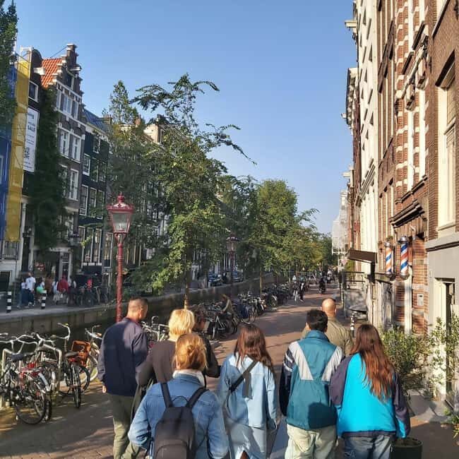 Amsterdam: Spanish Tour Unmasking the Redlight District - Strolling the Red Light District with context, not shock