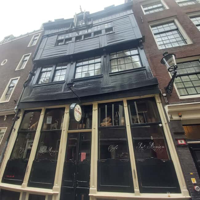 Amsterdam: Spanish Tour Unmasking the Redlight District - Warmoesstraat and a lesser-known stop to close the loop