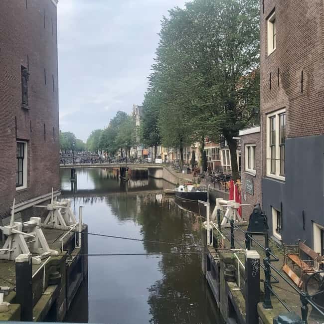Amsterdam: Spanish Tour Unmasking the Redlight District - Price and value: why $31 makes sense for a Spanish guide