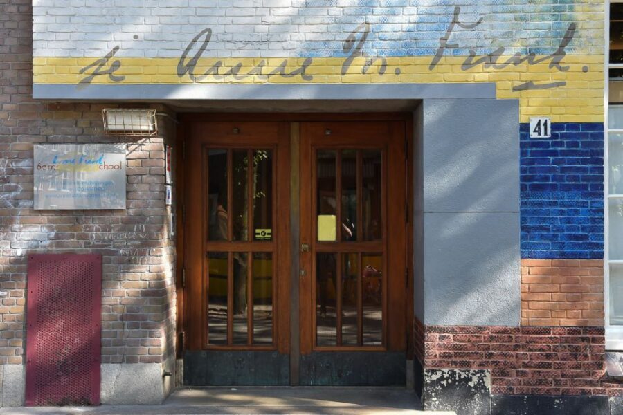 Amsterdam: The Life of Anne Frank Walking Tour - Meeting Miep Gies on her own doorstep