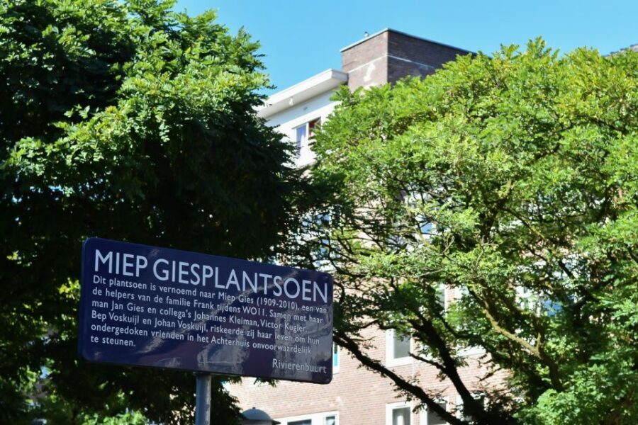 Amsterdam: The Life of Anne Frank Walking Tour - Amsterdam-Zuid in the 1920s and 1930s: a city built for families