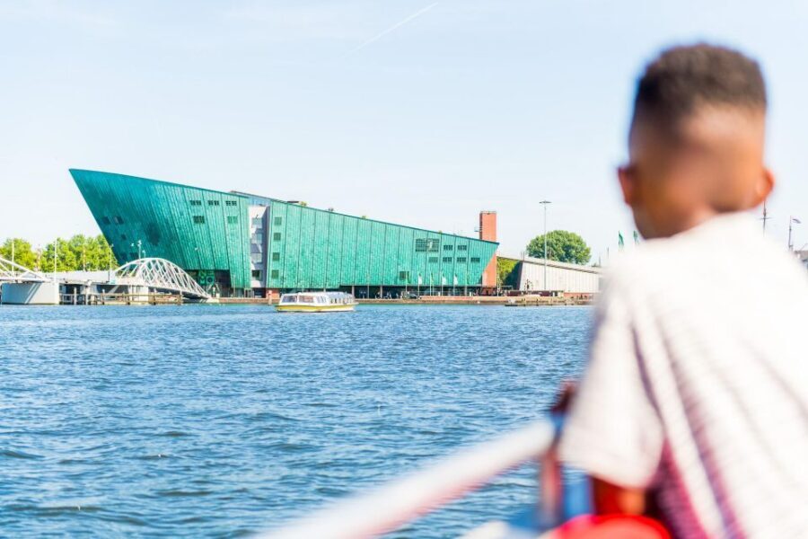 Amsterdam: Traditional Canal Cruise with Bar on Board - Covered and heated boat comfort in Amsterdam’s canals