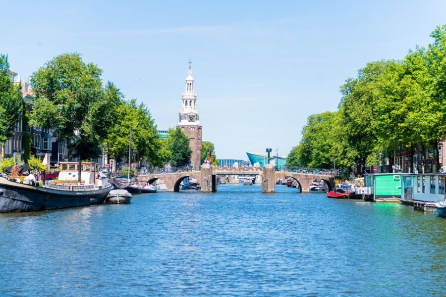 Amsterdam: Traditional Canal Cruise with Bar on Board - Bar on board: how the drinks fit into an hour on the water