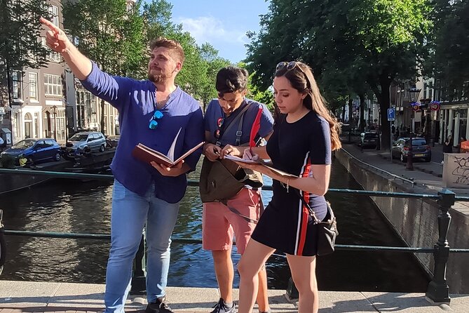 Amsterdam Treasure Hunt: The Mystery of a Secret Sender - Starting at Zwanenburgwal 178: easy to find, simple to finish