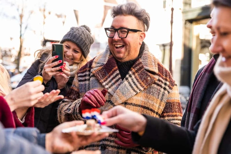 Amsterdam: Ultimate Amsterdam Food Tour - Hans Egstorf on Spui 12: stroopwafel from a bakery with four generations
