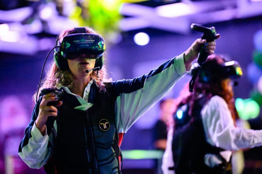 Amsterdam: Ultimate VR Experience: 60 minutes - Comfort and safety: who should skip and how to plan your body
