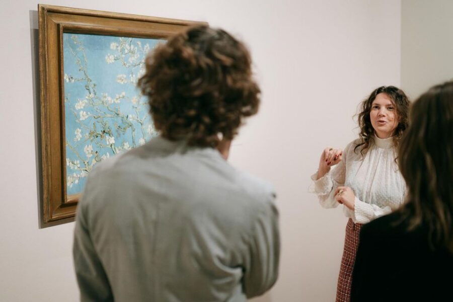 Amsterdam: Van Gogh Museum Private Tour - Skip-the-line tickets and free lockers: the smart start