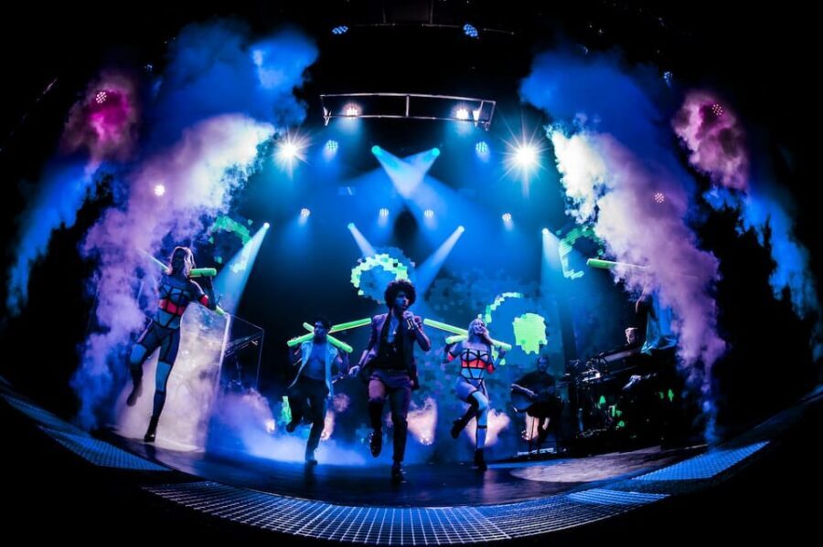 Amsterdam: VEGAS Dinner Show with 3-Course Sharing Menu - Value for money: $169 and when it feels fair