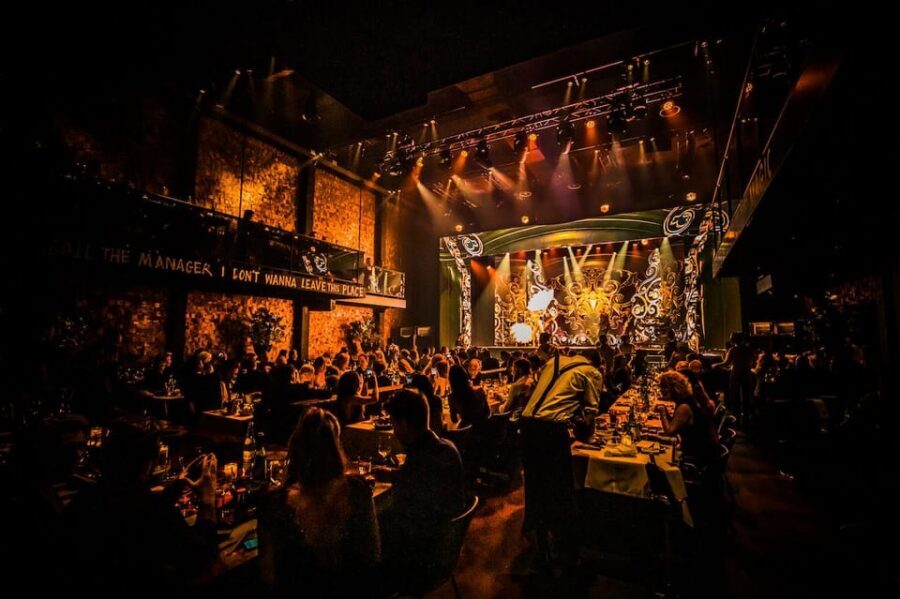 Amsterdam: VEGAS Dinner Show with 3-Course Sharing Menu - The entertainment engine: live music, variety acts, dancers, and illusions