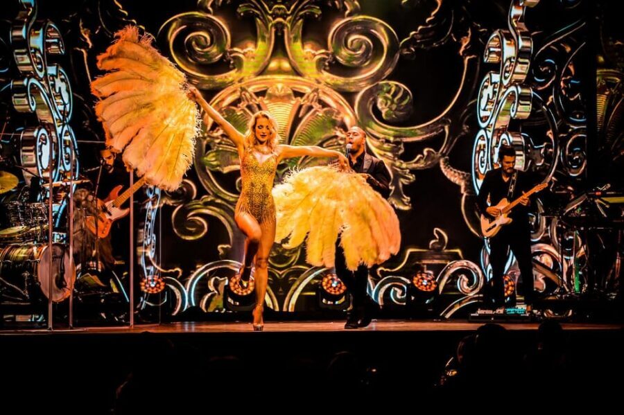 Amsterdam: VEGAS Dinner Show with 3-Course Sharing Menu - Drinks, service, and pacing: plan for real production energy