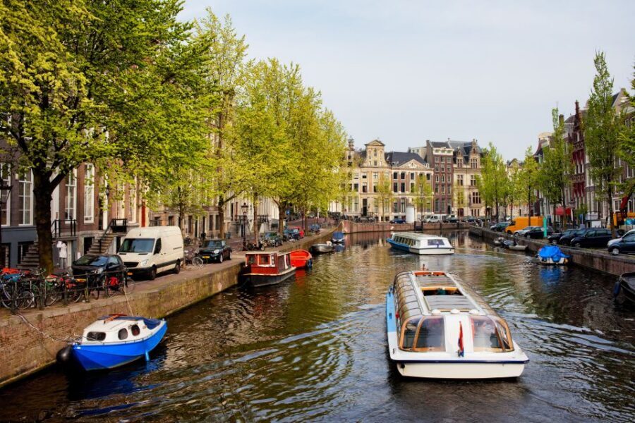 Amsterdam Walking Tour and Canal Cruise - Dam Square to the West Church: the center, explained simply