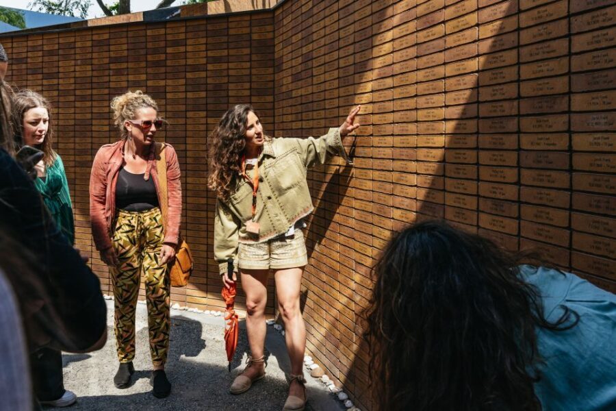 Amsterdam: Walking Tour, Jewish Museum & Synagogue Tickets - Guides in the real world: what made past tours work