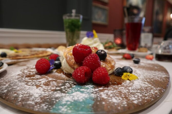 Amsterdam: Walking Tour with Dutch Pancake Lunch - The stories you’ll hear: trading city roots and controversial chapters