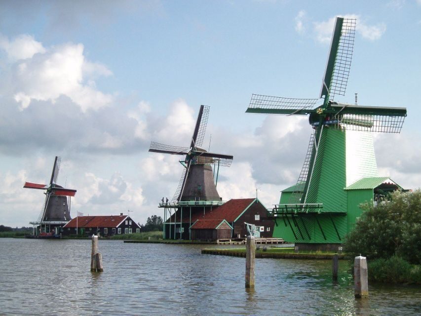 Amsterdam: Zaanse Schans Windmills Bike Tour with Guide - The bikes: Batavus comfort and the hand-brake detail