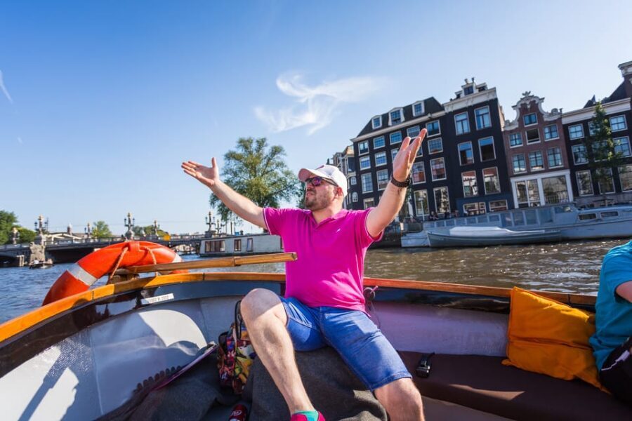 Amsterdam:1.5-Hour Canal Cruise local Guide, Drinks & Snacks - What to expect at each part of your ride