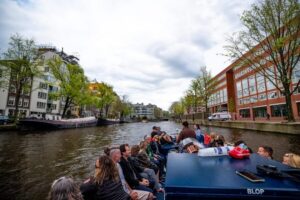Amsterdam:Old City Canal Cruise with Live Guide and Open Bar - The 1-Hour Canal Route: What You’ll See From The Water