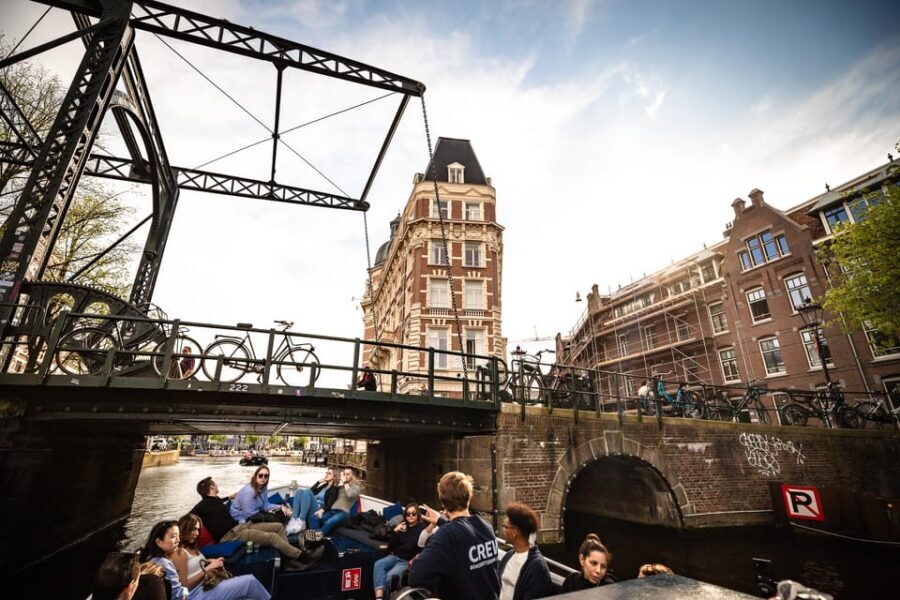 Amsterdam:Old City Canal Cruise with Live Guide and Open Bar - Price And Value: Does $31 Make Sense For A 1-Hour Cruise?