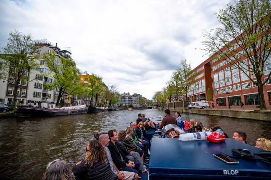 Amsterdam:Old City Canal Cruise with Live Guide and Open Bar - The 1-Hour Canal Route: What You’ll See From The Water
