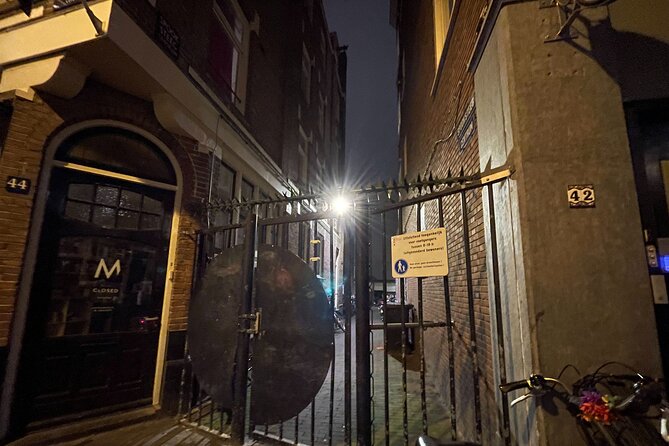 Amsterdam’s Ghostly Experiences Group Tour - Zuiderkerkstoren and the vanished graveyard story
