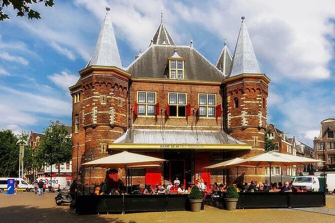 Amsterdam's Red Light District: A Self-Guided Audio Tour - VoiceMap setup: GPS directions, offline listening, and how to use it well