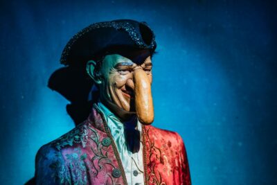 Amsterdam's Weirdest Museum: Believe It or Not! - The 7-Meter Robot and Space Tunnel: The Headline Stops