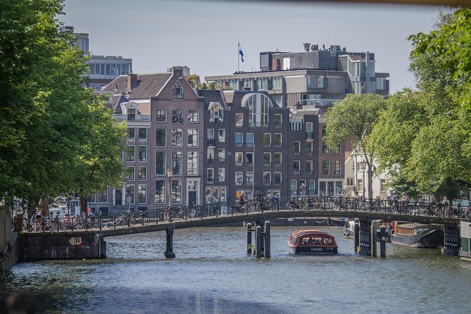 Anne Frank Private Bike Tour in Amsterdam - Bike comfort and pace: what to expect for a smooth ride
