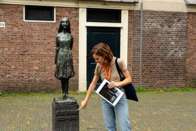 Anne Frank Walking Tour in Amsterdam - Start at Nieuwe Amstelstraat: getting oriented in Amsterdam’s center