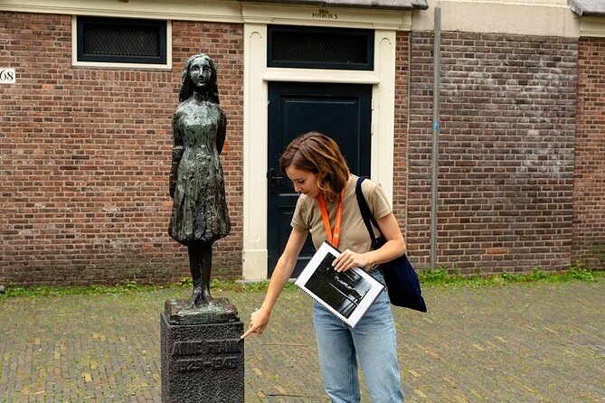 Anne Frank Walking Tour in Amsterdam - Start at Nieuwe Amstelstraat: getting oriented in Amsterdam’s center