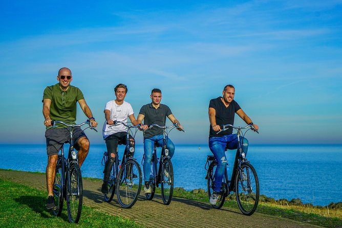 Bike rental Volendam - Explore the Countryside of Amsterdam - Extending to Marken: the 10 km dike ride and wooden façades
