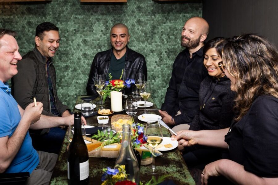 Boutique Dutch Food & History Tour with up to 8 guests only - Small group pace: how max 8 people changes your day