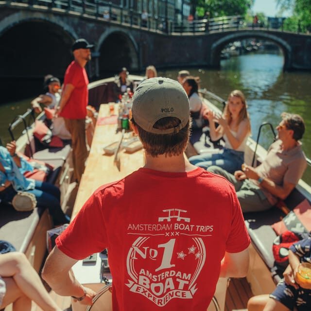 COZY AND FUN CANAL TOUR: A UNIQUE JOURNEY THROUGH AMSTERDAM - Should you book the Cozy and Fun Canal Tour?