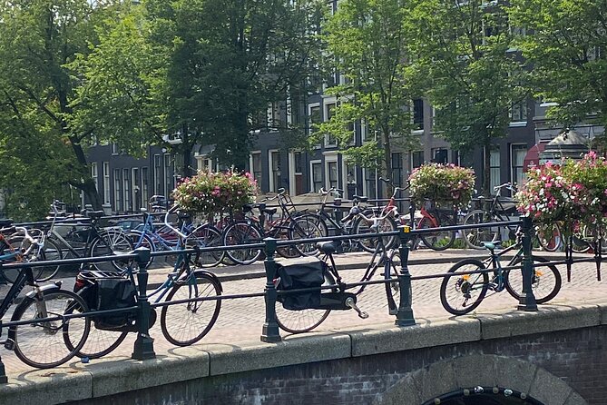 CULTURE with bite, culinary city tour - Stop 1: Dam Square and the buildings that explain Amsterdam