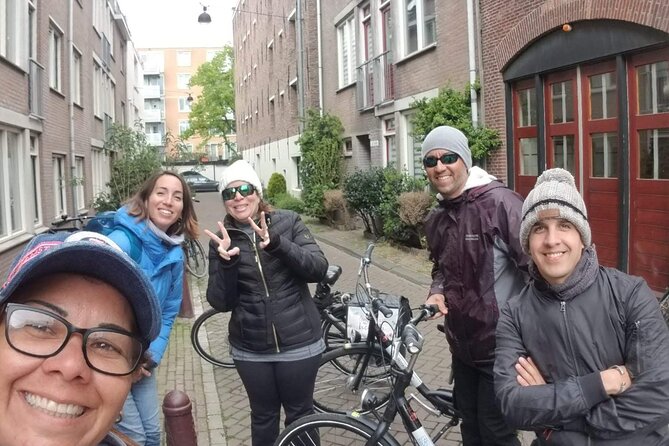 Daily group bike tour in Spanish. - Jordaan Canals in 60 Minutes: Peaceful Streets Most People Skip