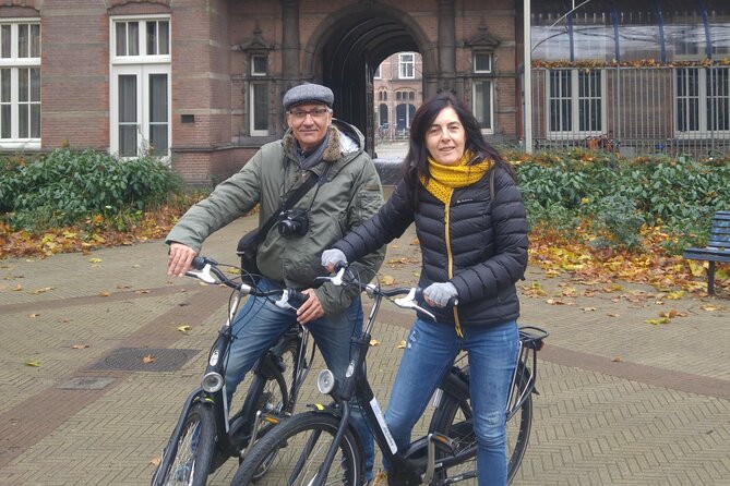Daily group bike tour in Spanish. - Vondelpark for a Half-Hour Reset (and a Detail to Notice)