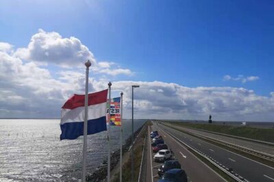 Day Tour Giethoorn, Afsluitdijk and Zaanse Schans with Boat Cruise - Afsluitdijk: Big Dike Photos, Plus a Renovation Reality Check