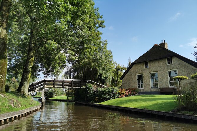 Day Tour Giethoorn, Afsluitdijk and Zaanse Schans with Boat Cruise - Pace, Group Size, and How the Van Experience Matters