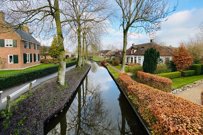 Day Tour Giethoorn, Afsluitdijk and Zaanse Schans with Boat Cruise - Smart Tips for Photos, Weather, and Comfort