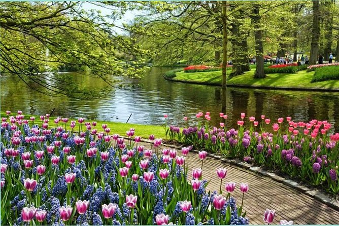 Day Trip to Keukenhof Gardens from Amsterdam with Tour Guide - Guides and Language: Why Your Experience Can Swing