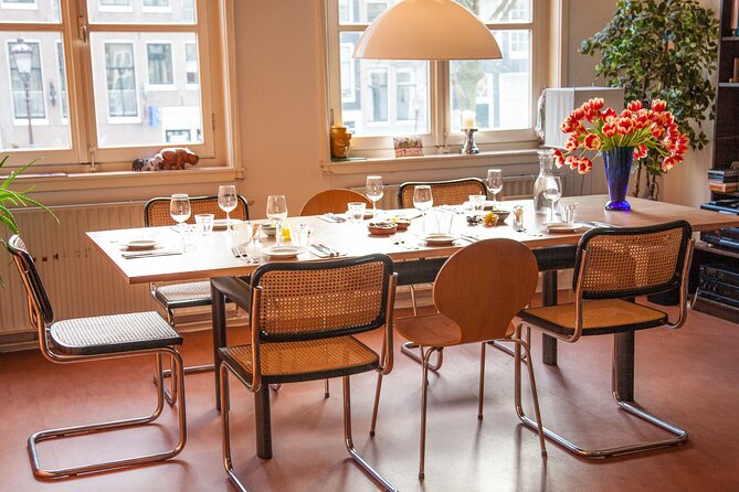 Dining With The Dutch: Enjoy A Delicious 4-Course Family Meal - Getting to the Canalside Door: Meeting Point and Address Reality