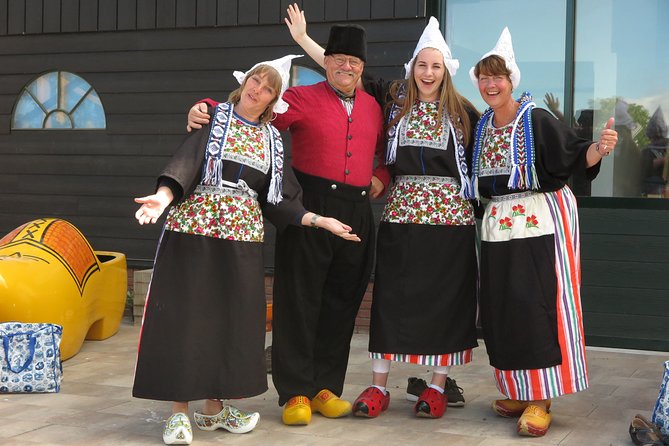 Dutch Experience in Volendam with Traditional Outfits - Key things that make Simonehoeve worth it
