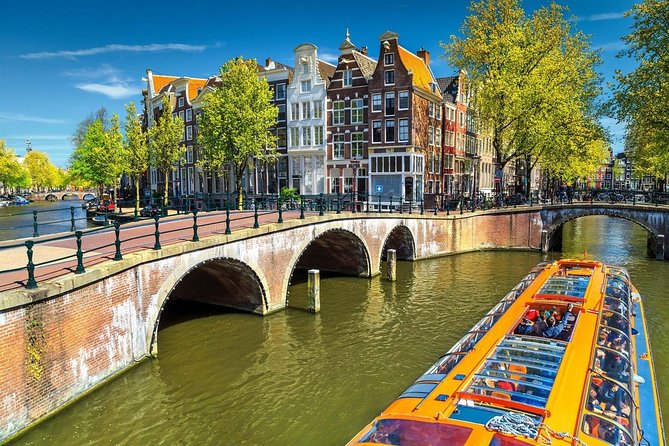 e-Scavenger hunt Amsterdam: Explore the city at your own pace - Family-friendly competition that doesn’t feel like homework