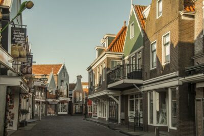 e-Scavenger hunt Volendam: Explore the city at your own pace - What can go wrong (and how to plan around it)
