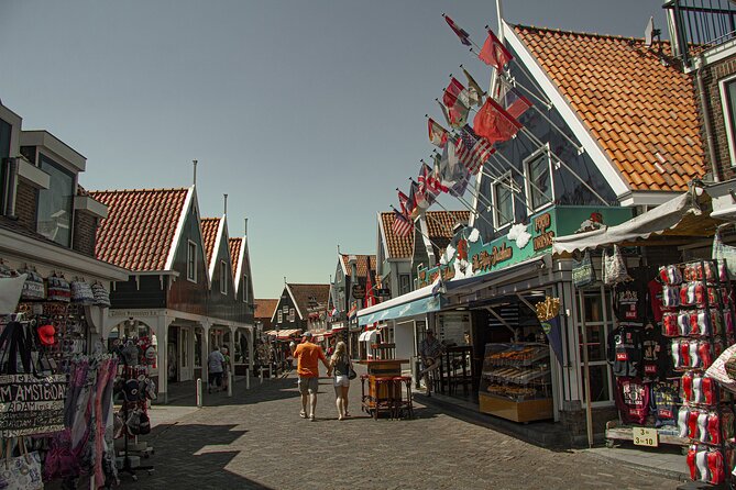 e-Scavenger hunt Volendam: Explore the city at your own pace - Should you book the e-Scavenger hunt Volendam?